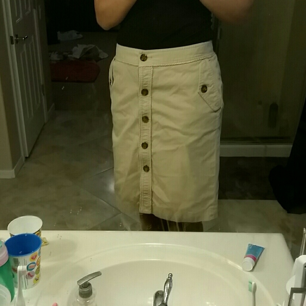 Khaki skirt size 6 the limited